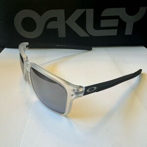 Holbrook Mix Matte clear frame w/prizm black lenses. Like new.